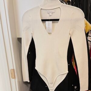 INTERMIX Cream Ribbed V-Neck Long-Sleeve Bodysuit size small